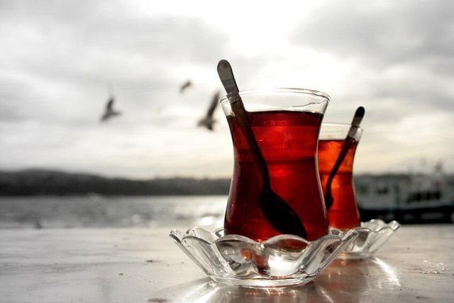ÇAY: Aralarından onlarca filozof çıkan çayseverlerin çoğu, çayı artık bağımlılık seviyesine taşımışlardır.