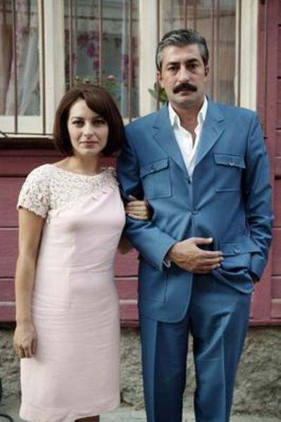 Bingöl şu sıralar kocası kendisini başka bir kadın için terk edince çocuklarıyla beraber güç bir yaşam mücadelesi veren Cemile rolünde ekrana geliyor.