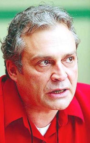 1980 - 1993 yılları arasında İngiltere'de TV dizilerinde ve tiyatrolarda oyuncu olarak görev yaptı. 'Eastenders' dizisinde 250 bölüm canlandırdığı Kıbrıslı Mehmet Osman rolüyle ün kazandı. -  - Gecenin Öteki Yüzü'nün çekimleri için Türkiye'ye geldi. Daha sonra kariyerini anavatanında sürdürdü.