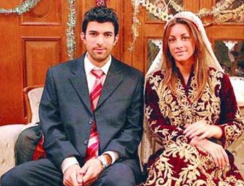 -  - Türkiye'nin Yıldızları ile şansı açılan Akyürek, Akyürek önce o dönemin en çok izlenen dizilerinden biri olan Yabancı Damat'ta yan karakterlerden biri olan Kadir Sadıkoğlu'nu canlandırdı.