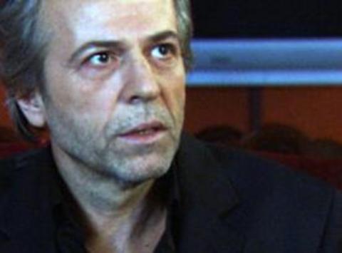 Deneyimli tiyatro oyuncusu Musa Uzunlar, Kurtlar Vadisi'ndeki İskender Büyük karakteriyle miyonlarca izleyicinin hafızanı kazındı.