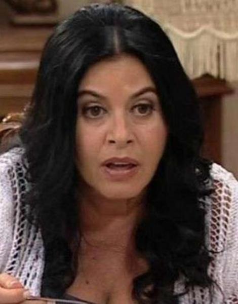 Bu siyah beyaz fotoğraftaki çocuk tam 6 yaşından bu yana oyuncu... Bülbül Yuvası filminden sonra Muhsin Ertuğrul'un yönettiği Machbeth ile İstanbul Şehir Tiyatrosu'na katıldı. Şimdi de çok izlenen bir dizide rol alıyor. Nilgün Kasapbaşoğlu, başrolünü Metin Akpınar ile paylaştığı Papatyam dizisiyle ekrana geliyor.