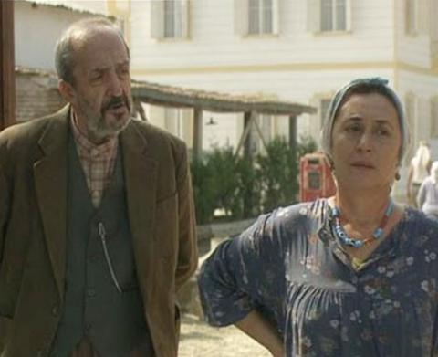 Son olarak da Hanımın Çiftliği dizisinde Hakan Boyav'ın oynadığı Berber Reşit karakerinin karısı Hacer rolünü üstlendi.