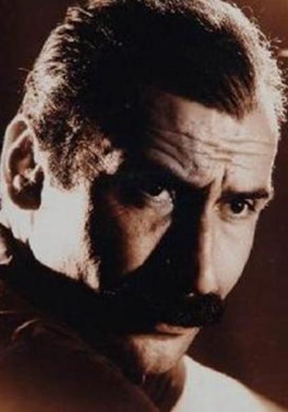 Peki ya bu eski fotoğraftaki ünlü oyuncuyu tanıyabildiniz mi...