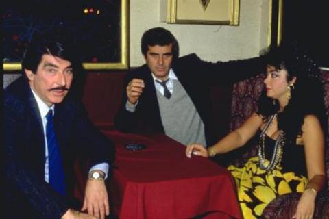 Deneyimli oyuncu Erdal Özyağcılar da kelimenin tam anlamıyma ekran önüned seyircilerin karşısında olgulaştı.