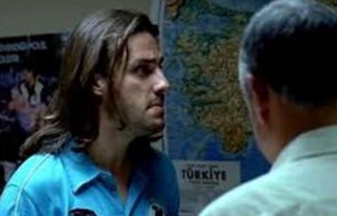 Salih Bademci, Serdar Akar'ın yönettiği Barda filminde uzun saçlarıyla rol almıştı.