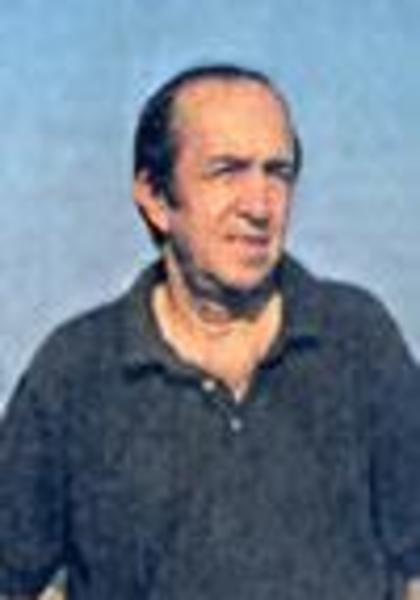 Bu oyuncunun bu hali belki size çok fazla tanıdık gelmedi... Bu fotoğraftaki ünlü Hanımın Çiftliği'nde kahya Yasin Ağa olarak izlediğimiz Can Kolukısa.