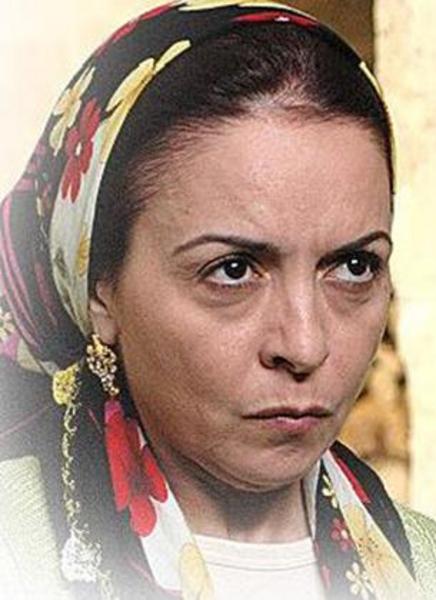 Onu şu sıralar Hanımın Çiftliği dizisinde Güllü'nün annesi rolünde izliyoruz.