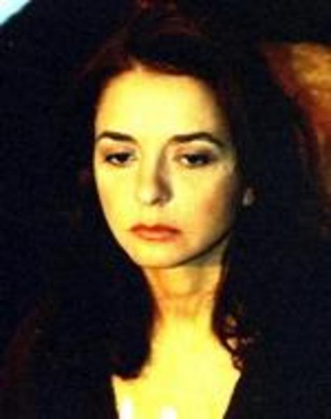 -  - Uzak'taki rolüyle 14. Ankara Film Festivali'nde en iyi yardımcı kadın oyuncu, Sekizinci Saat ile yine Antalya'da en iyi kadın oyuncu ödülünün de aralarında bulundğu pek çok ödülün sahibi Gencer.