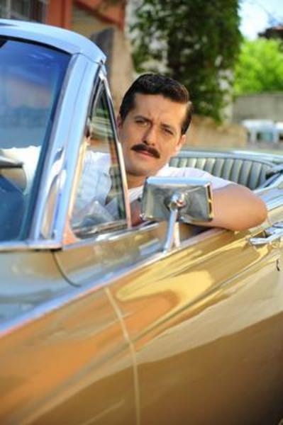 Horozoğlu şu sıralar Öyle Bir Geçer Zaman ki'de Soner karakterini canlandırıyor.