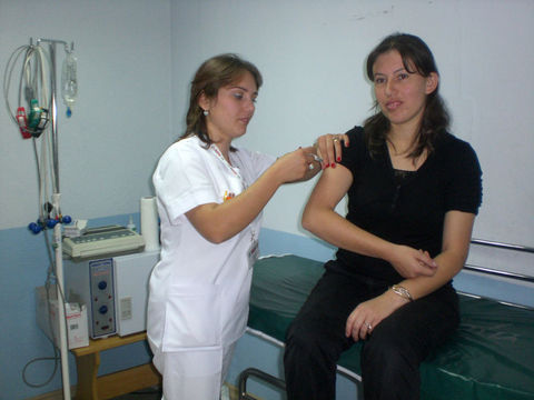 Hepatit B: Yetişkinlere belirli aralıklarla üç doz halinde yapılıyor