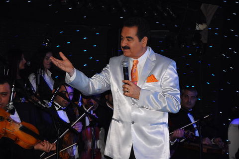 İbrahim Tatlıses nazardan çok korktuğu için sık sık kurşun döktürüyor. Bunun yanı sıra düzen ve temizlik takıntısı var.