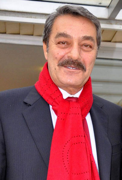 Kadir İnanır güne mutlaka anzer balı yiyerek başlıyor.