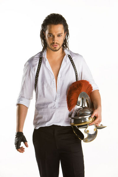 Gördüğü her elmayı yemek ihtiyacı hisseden şarkıcı, bir elmayı görüp yiyememesi durumunda güzünden yaşlar geldiğini belirtiyor.