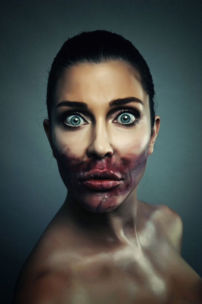 Deniz Akkaya yakın arkadaşlarının doğum günlerini ve evlilik yıldönümlerini unutmaz.