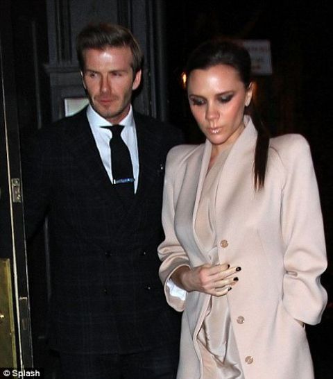 "Etrafında olan herşeyin simetrik olmasını istiyor. Bu konuda Obsesif. Evimizdeki buzdolabını açarsanız herşeyin çok düzgün bir şekilde sıralandığını görürsünüz. İçecekler, yiyecekler, sebze ve meyveler olmak üzere üç ayrı buzdolabı kulanıyoruz."