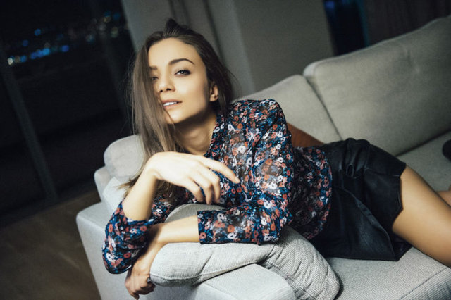 Eylül ayında Milano Uluslararası Film Festivali'nden En İyi Kadın Oyuncu ödülüyle dönen Damla Sönmez ELLE Dergisi'ne konuştu.