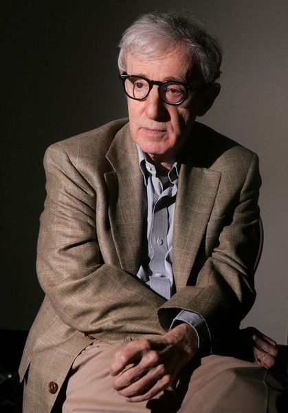 Sinema dünyasının aykırı isimlerinden Woody Allen, aktör,oyun yazarı,senatrist ve aynı zamanda yönetmen.