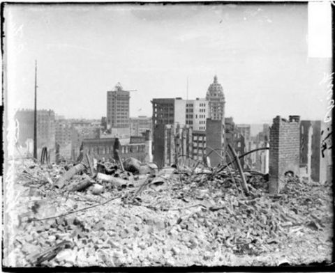 Ölüm kaydının doğru olarak tutulmaması nedeniyle resmi ölü sayısı 3 bin olarak açıklandı ve 300 bin kişi evsiz kaldı.