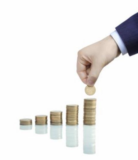 ''SERVETİ AZ VEYA ÇOK OLSA DA KABUL EDERİM'' -  -  -  - ''Otuz yaşındayım. Henüz evlenmedim. Asil bir aileye mensup olduğum gibi güzel ve asil bir hanım kız ile izdivaç edip bir aile teşkil etmek isterim. Dört bin lira gelirim var. Hiçbir şeye ihtiyacım yok. Yalnız ihtiyacım, iffet sahibi bir kız ile izdivaç etmektir. Benim ile teşriki hayat edecek olan refika-i müstekbalemin (müstakbel eşimin) serveti az veya çok olsa da kabul ederim. Asil bir aileye mensup olmak, yirmi yaşından küçük ve yirmi beşten büyük olmamalı. Okur yazar, biraz musikiye aşina olmalı. Bu şartlar dahilinde izdivaca talip olanlara adresimi bildiririm. M.H.''