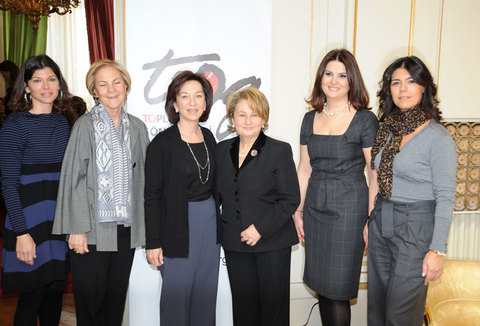 ZEYNEP ÜSTÜNEL, NİLÜFER DUNA, SEDEF BETİL, KEZBAN HATEMİ, HÜLYA ELTEMUR, İDİL GAZİOĞLU
