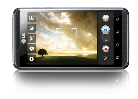 2 - LG Optimus 3D: Koreli LG'nin 3D ekrana sahip olan son cihazı Oprimus 3D, üç boyutlu içerikleri gözlüksüz olarak oynatma özelliğine sahip.