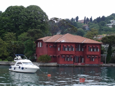 Sadullah Paşa Yalısı günümüzde kiralık olarak kullanılmaya devam ediliyor. Boğazın en eski yalılarından biri.