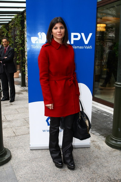 ZEYNEP ÜSTÜNEL