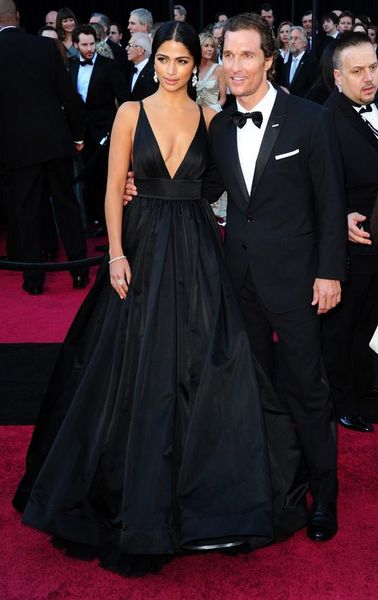 Camila Alves ve Matthew McConaughey her yere el ele giderek aşklarını gözler önüne seriyorlar...