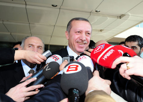 Başbakan, Tatlıses ziyareti sonrası hastaneden ayrılırken...