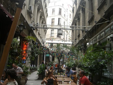 ** Safa / Yedikule Tel: (212 585 55 94) - ** Demeti / Cihangir Tel: (212 244 06 27) - ** Ogün / Yeşilköy Tel: (212 573 41 33) - ** Yakup 2 / Asmalımescit Tel: (212 249 29 25) - ** Alican / İzmir Tel: (232 463 92 22)