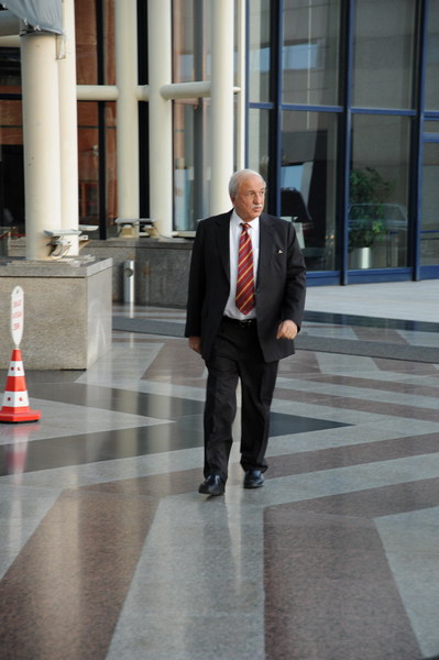 HÜSNÜ ÖZYEĞİN