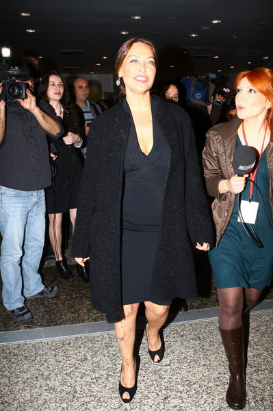 HÜLYA AVŞAR