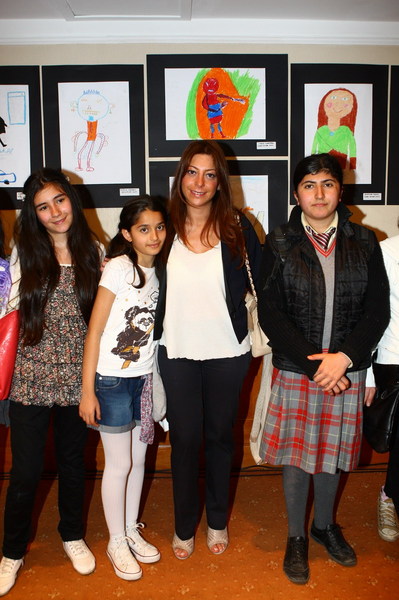 GAMZE AKSOY VE ÇOCUKLAR