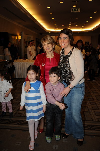 EBRU SANVER KIZI VE TORUNLARIYLA