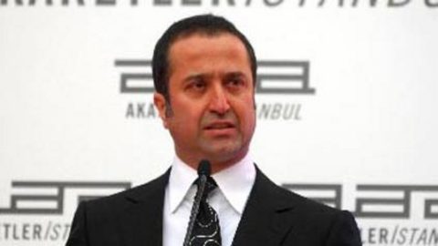 -  -  - Serdar Bilgili'nin "Extreme" adlı yatının da fuarda bir benzeri sergilenecek. 4 kamaralı, içinde sauna da bulunan 19 metre uzunluğundaki saatte 30 mil hız yapan yatın görücüye çıkacak modeli 2 milyon 200 bin Euro ile fuarın en pahalı teknesi unvanına sahip.