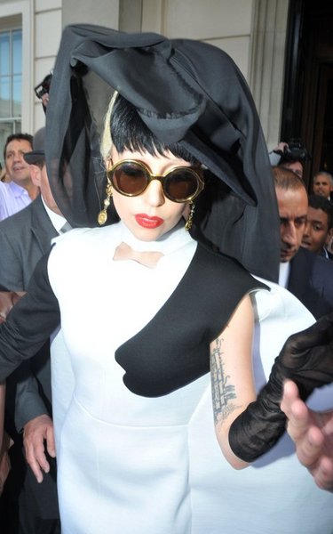 LADY GAGA