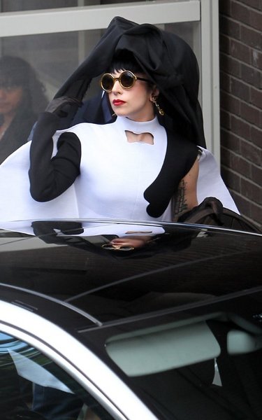 LADY GAGA