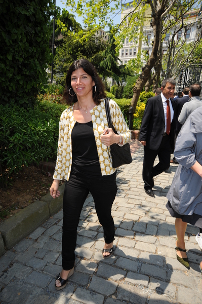 ZEYNEP ÜSTÜNEL