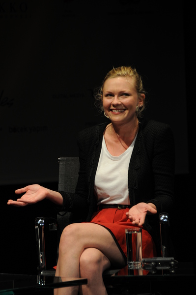 KIRSTEN DUNTS