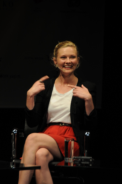 KIRSTEN DUNTS