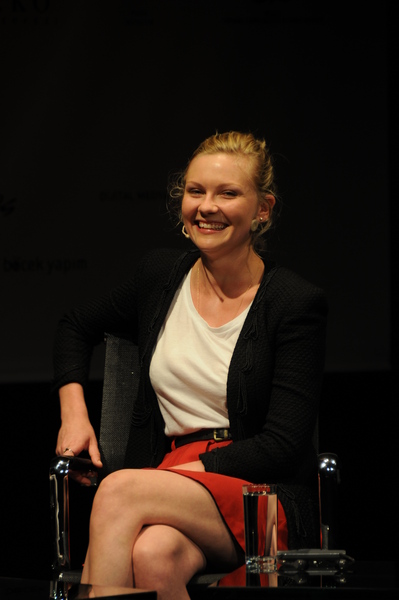 KIRSTEN DUNTS