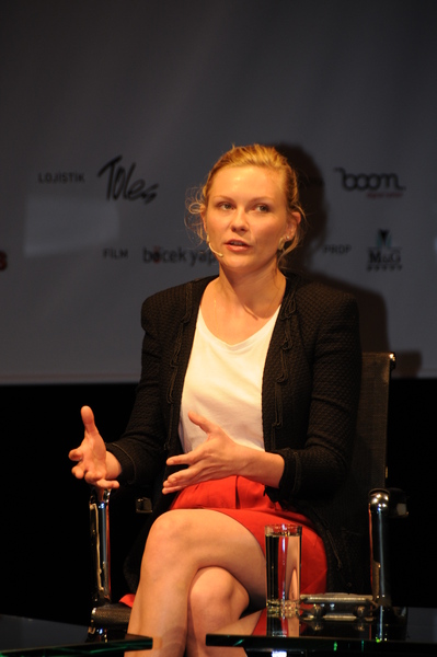 KIRSTEN DUNTS