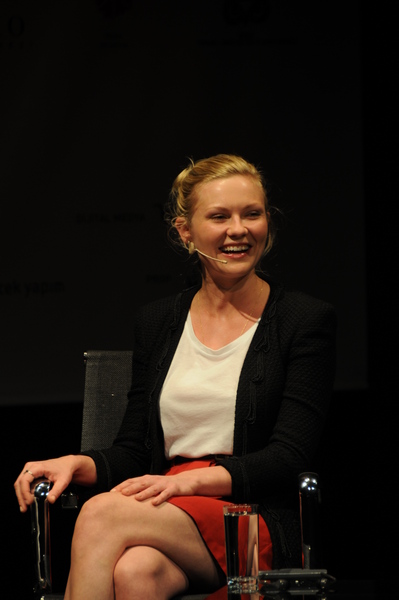 KIRSTEN DUNTS