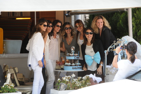 EVALINA ROCHAS, İPEK VAROL, HİLAL KOSİF, EDA KOSİF, HALE KOSİF, MELİS VAROL, MELDA KOSİF 