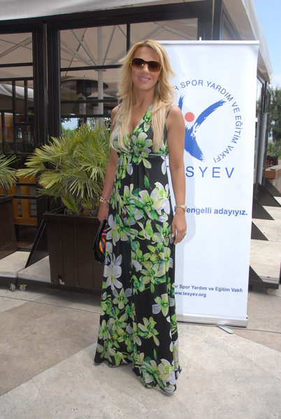 EBRU ALTUNBÜKEN 