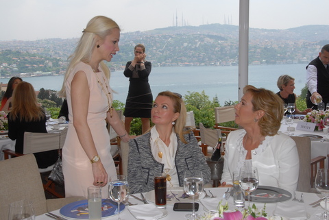 SİREN ERTAN ÇARMIKLI, DİLEK TÜRKER, REVNA DEMİRÖREN 