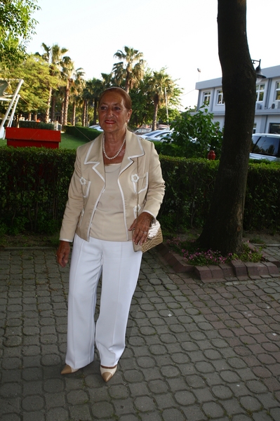 ELÇİN GÜMRÜKÇÜOĞLU