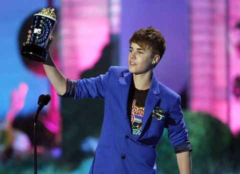 JUSTIN BIEBER