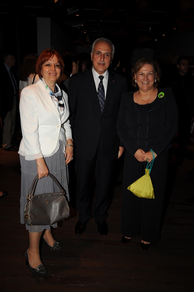 HÜSEYİN AVNİ, GÜL MUTLU, GÜLER SABANCI 